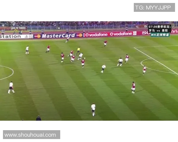 曼联对阵罗马比赛中C罗精彩头球助球队逆转胜利